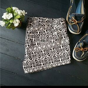🌼 American Eagle Outfitters Aztec Shorts
